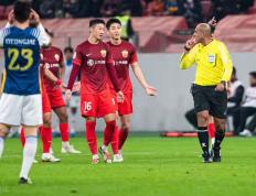 兰博竞技-国际比赛日体能课后，上海海港再遭质疑备战CBA季后赛，赛场秩序良好，阵容厚度经受考验(海港比赛延期可全力备战上海德比)