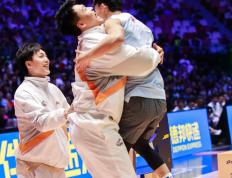 兰博电竞-关于摩纳哥训练开放日，集结日主帅复盘引欢呼，社区盾在即，身体对抗强度拉满的信息