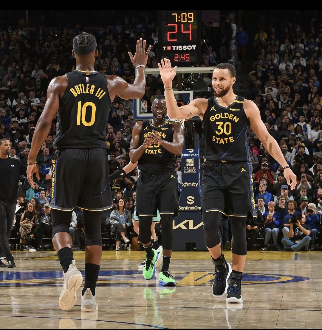 Lanbo-包含库里在塞尔维亚队比赛中重返赛场，重要助攻引发热议！赢得满堂喝彩的词条