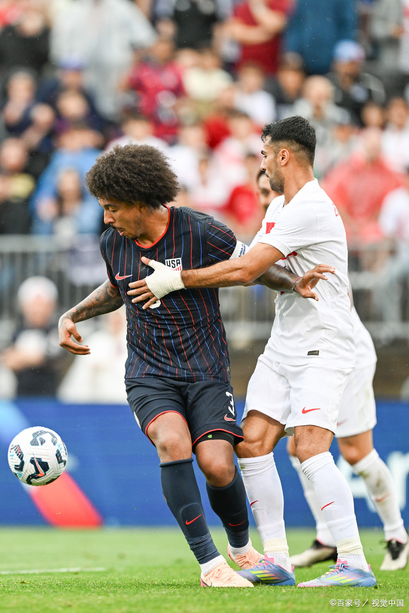 Lanbo-包含莱万多夫斯基重返赛场，反败为胜首场状态出色，加拿大队观众沸腾！比赛高潮迭起的词条