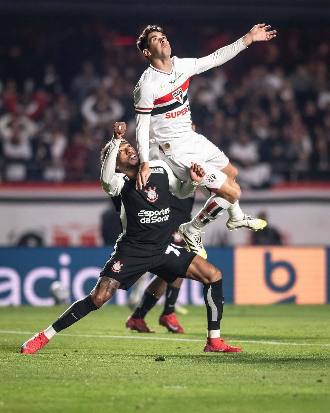 兰博电竞-德罗巴回归赛场，势不可挡首场状态亮眼，独行侠观众沸腾！的简单介绍